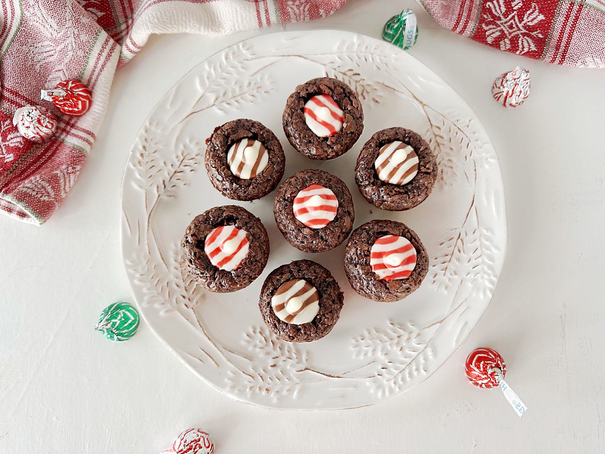 brownie muffins with candy kisses