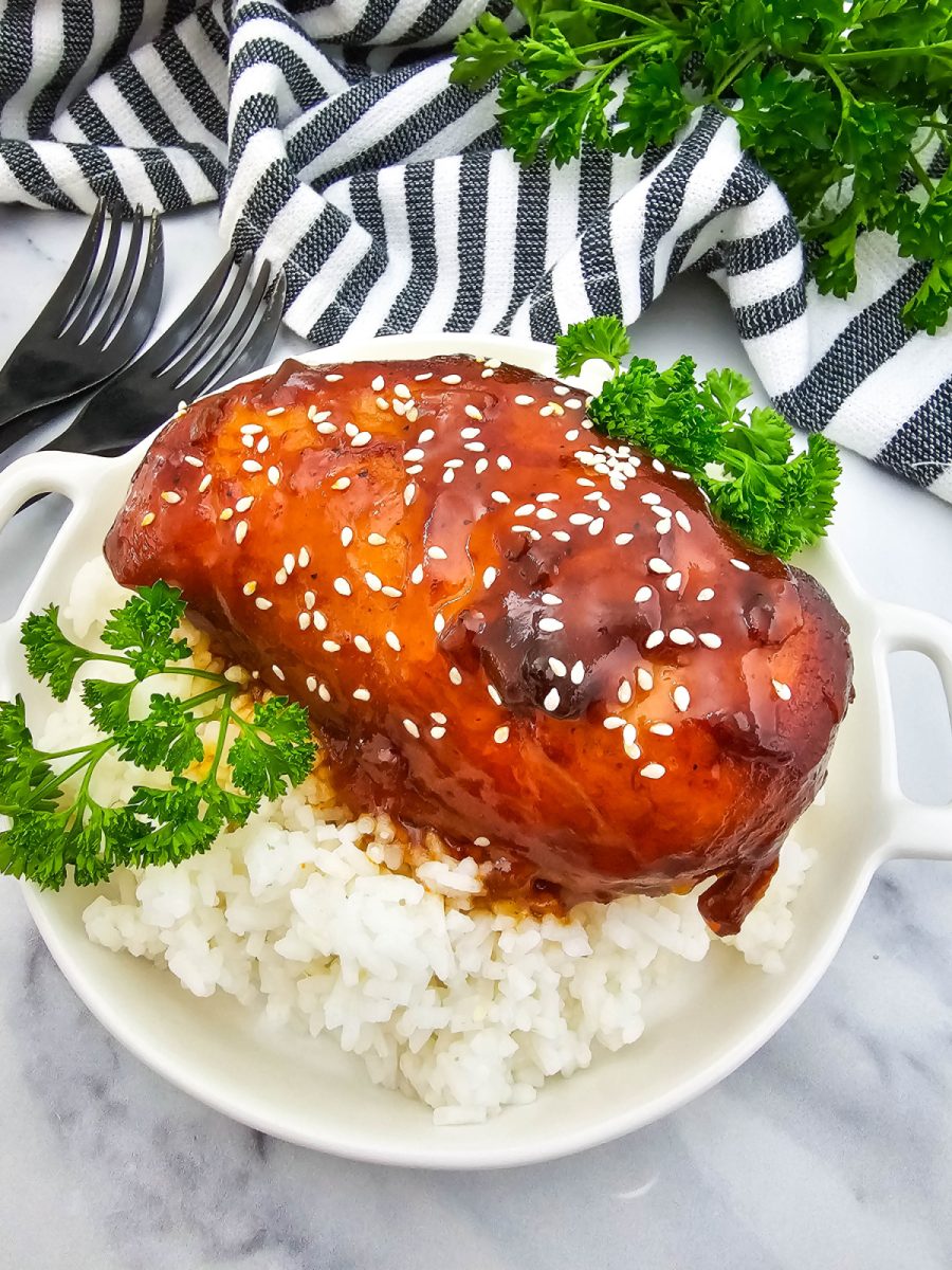 close up of plated crock pot sticky chicken with rice
