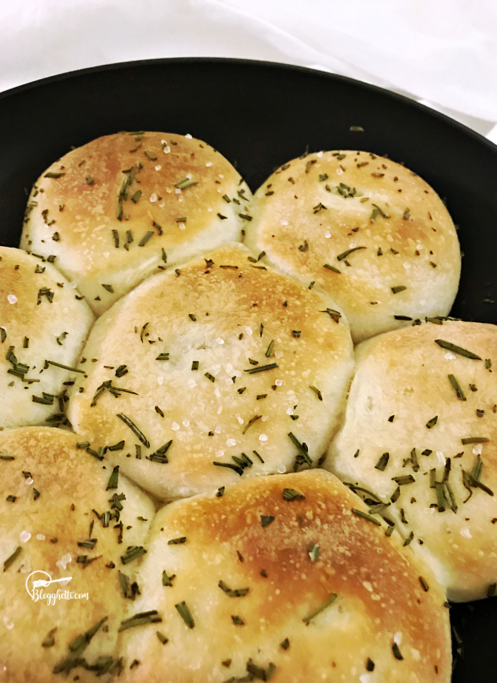 close up of rosemary dinner rolls