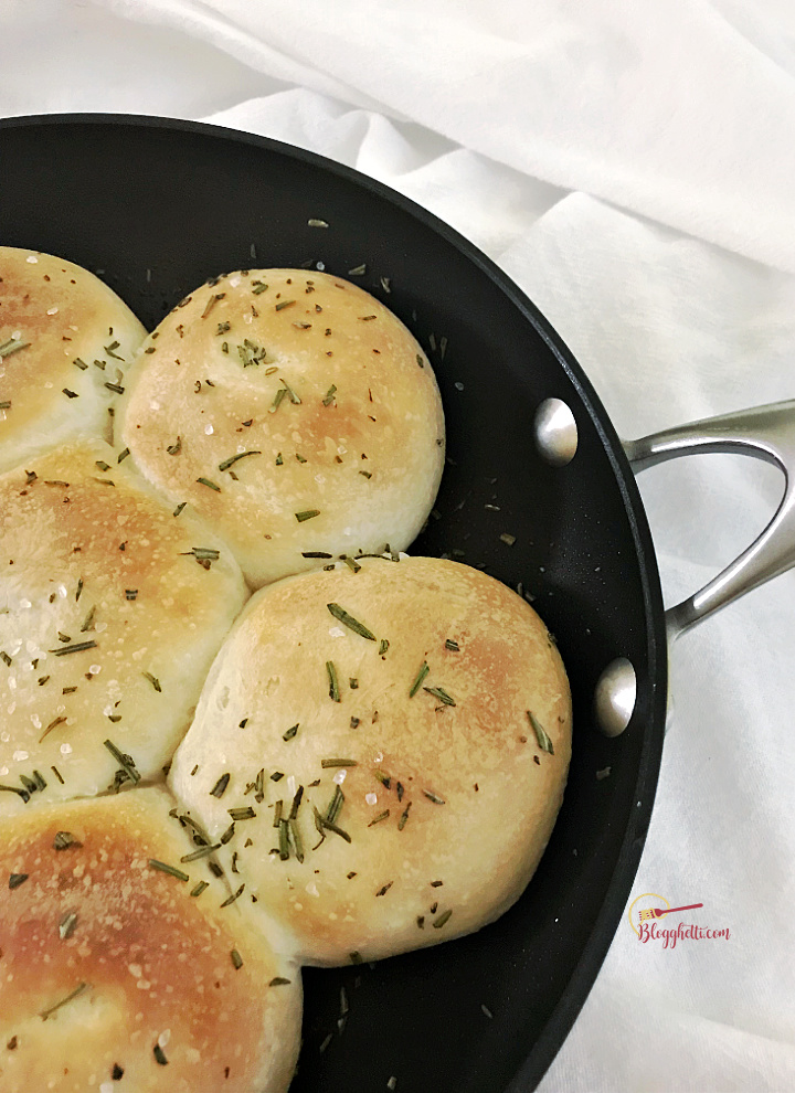 Super Easy Skillet Rosemary Dinner Rolls