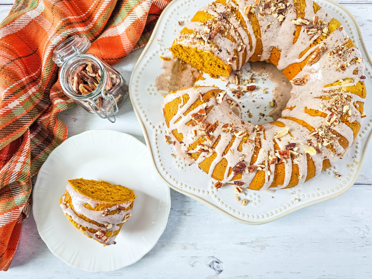 pumpkin spice cake slice and cut cake