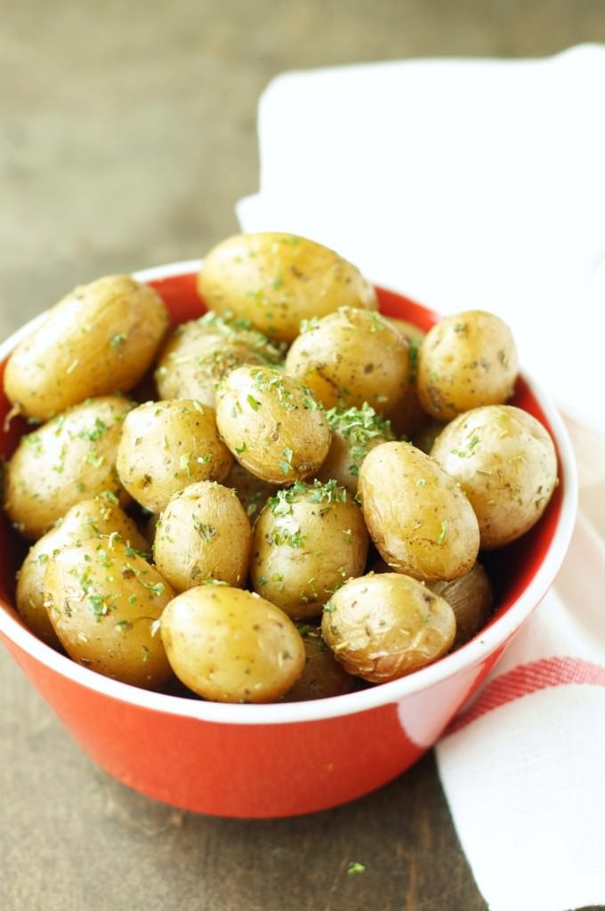 Crockpot-Herbed-Baby-Potatoes-680x1024