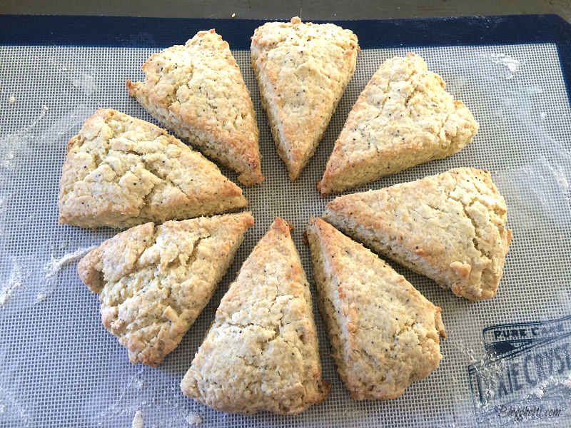 baked lemon poppy seed scones