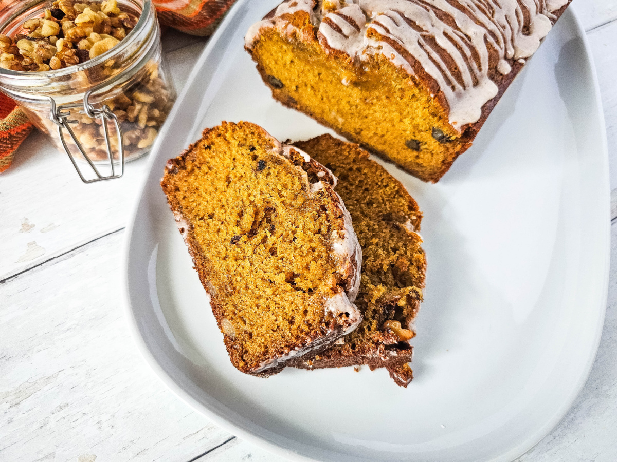 easy to make pumpkin bread cut into xlices