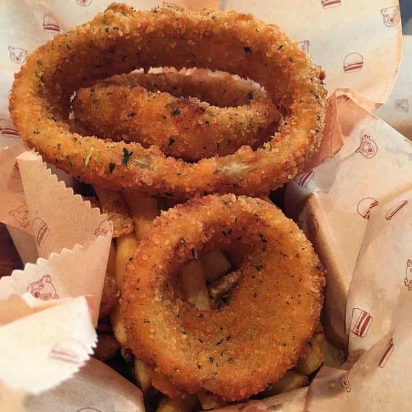 https://blogghetti.com/wp-content/uploads/2017/10/onion-rings.jpg