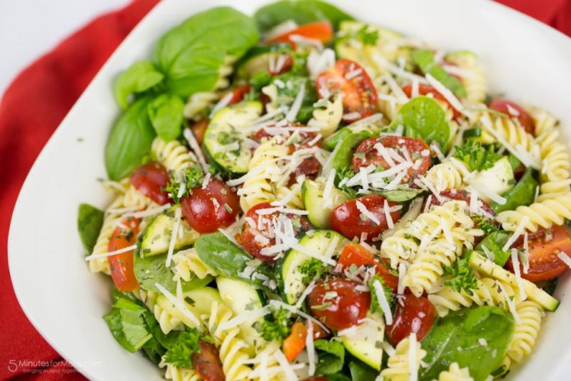 Gluten Free Rotini and Spinach Salad with Tomato, Zucchini, and Red Pepper