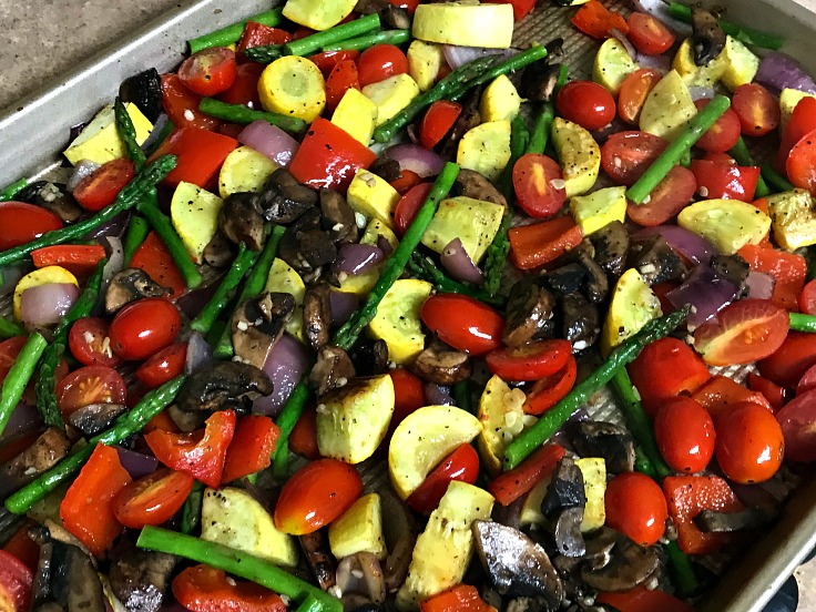 Tortellini with Pesto and Roasted Vegetables #tortellini #vegetables #meatlessmonday