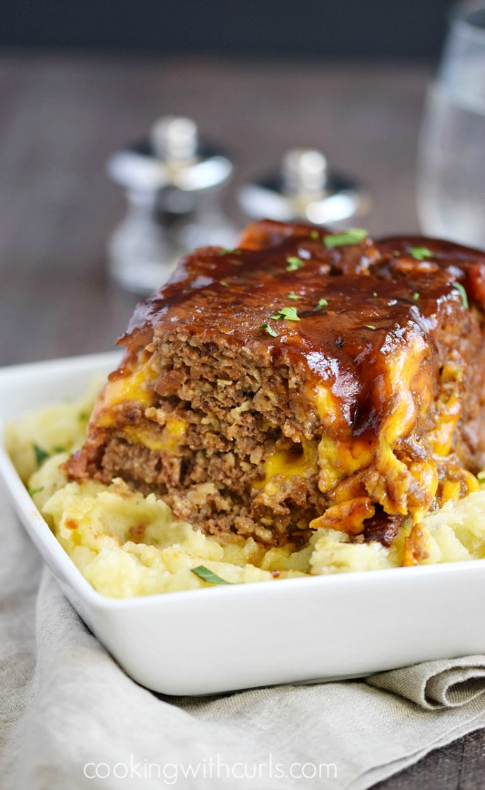 Instant-Pot-Bacon-Cheeseburger-Meatloaf-with-creamy-Mashed-Potatoes-cookingwithcurls.com_