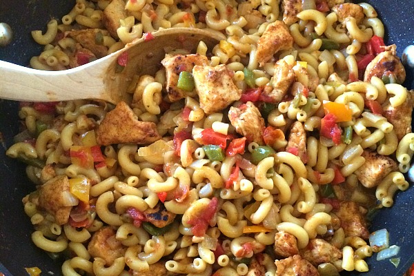 chicken fajita pasta one pan meal Blogghetti