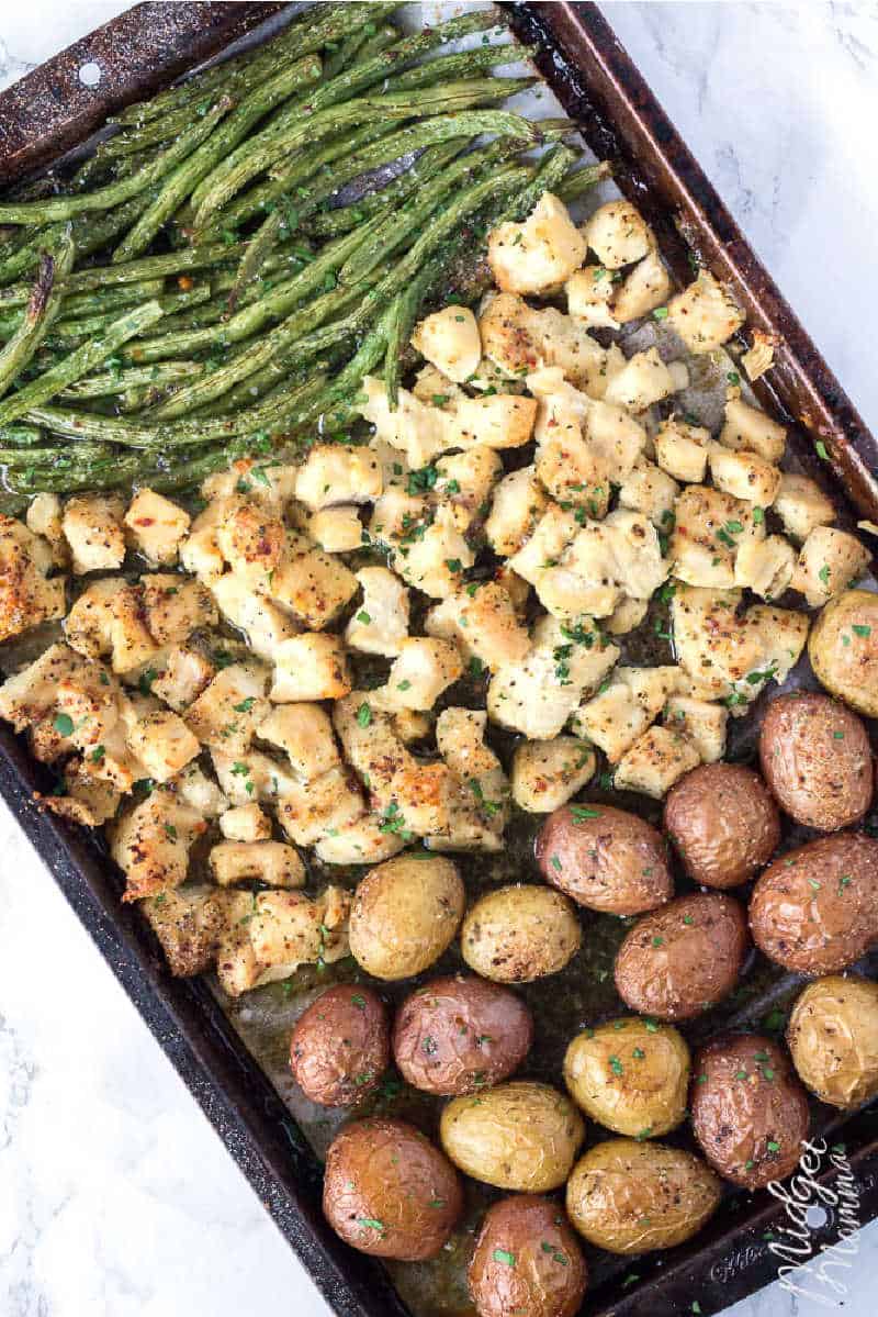 One-Pan-Baked-Chicken-and-Veggies-Dinner-3