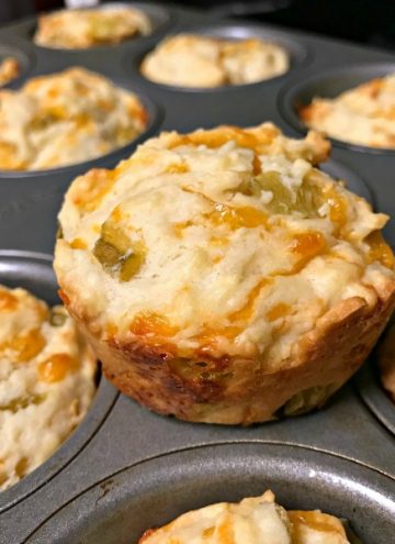 These tasty cheesy chili muffins are baked with sharp cheddar cheese and green chiles and are perfect to serve along side chili or a Tex-Mex meal. #cheese #muffins #chili #pinterestchallenge.