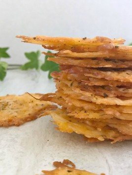 Baked Parmesan Cheddar Cheese Crisps are super easy to make and they are the perfect low-carb snack. Perfect for when snack cravings hit. #baked #cheese #crackers #nationalcheeseloversday