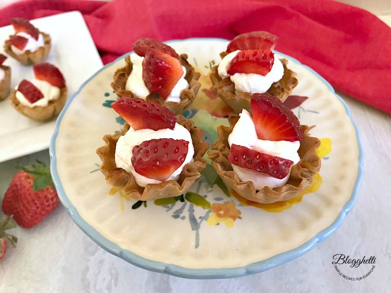 No Bake Mini Strawberry Cheesecake Cups