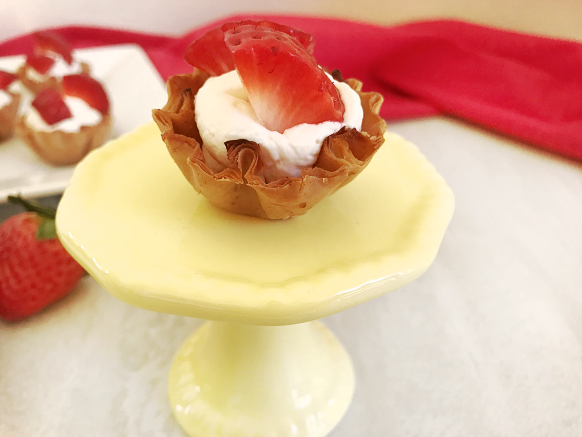 close up of mini cheesecake cup