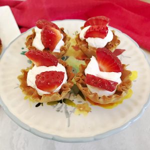 feature image for no bake mini cheesecake cups