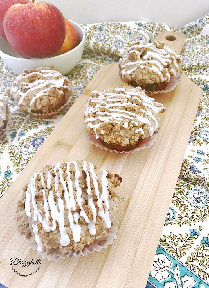 Apple Coffee Cake Muffins #AppleWeek