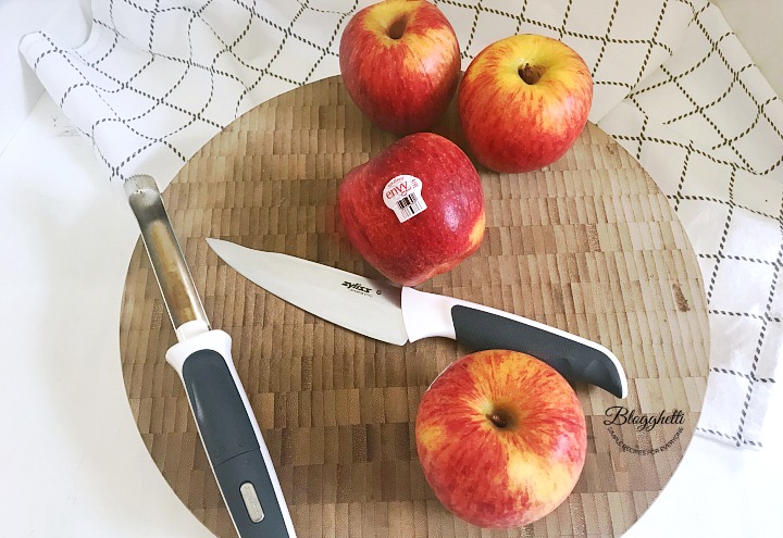 Envy apples with the Zyliss knife an apple corer