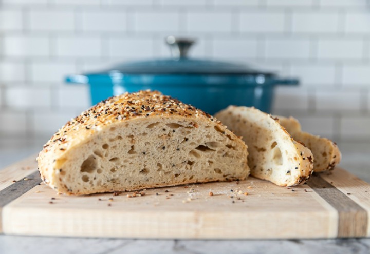 Everything-bagel-dutch-oven-bread-