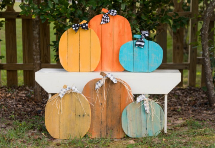 rustic pallet pumpkins