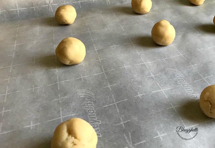 cookie dough balls for raspberry shortbread cookies