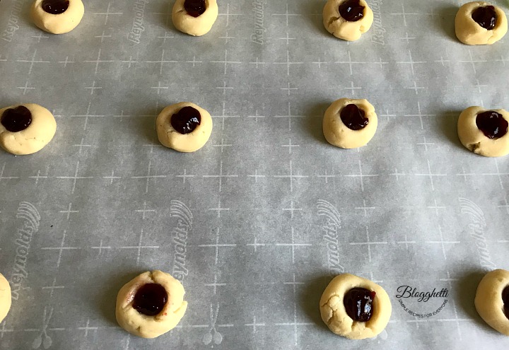raspberry shortbread cookies ready to bake