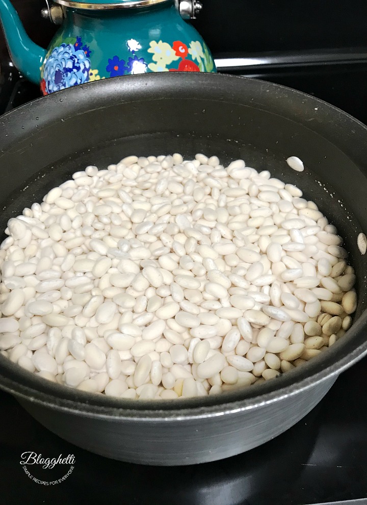 boiling the beans before adding to slow cooker