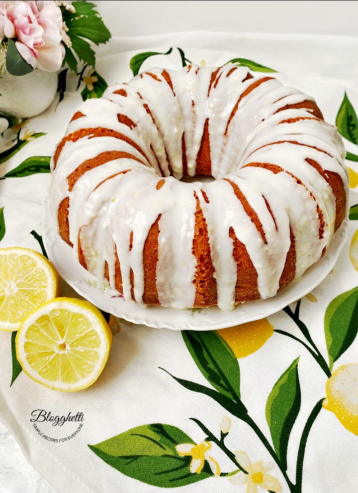 Easy Lemon Bundt cake with lemon glaze