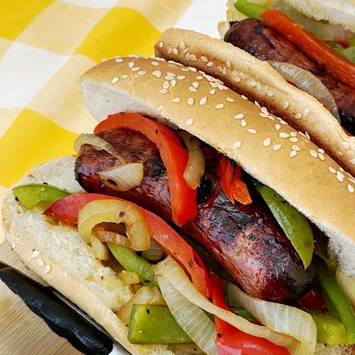 https://blogghetti.com/wp-content/uploads/2020/05/Easy-Grilled-Italian-Sausages-with-Peppers-and-Onions-500x500.jpg