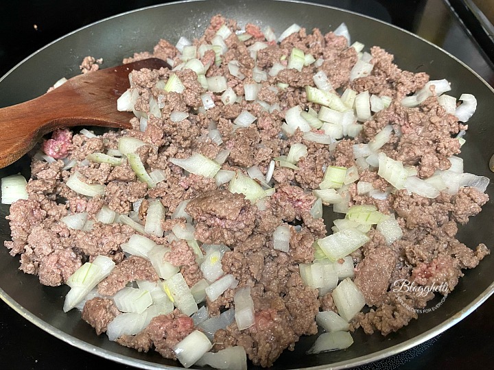 browning the ground beef with onions