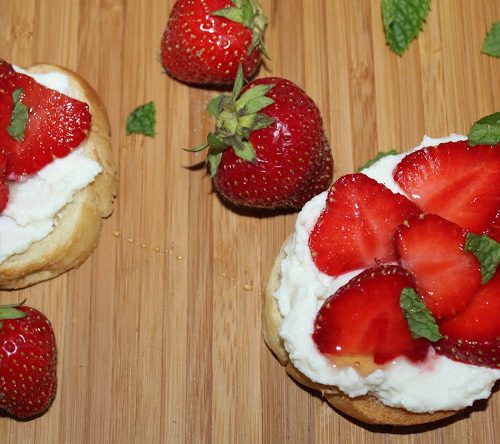 Strawberries-and-cream-crostini’s 2