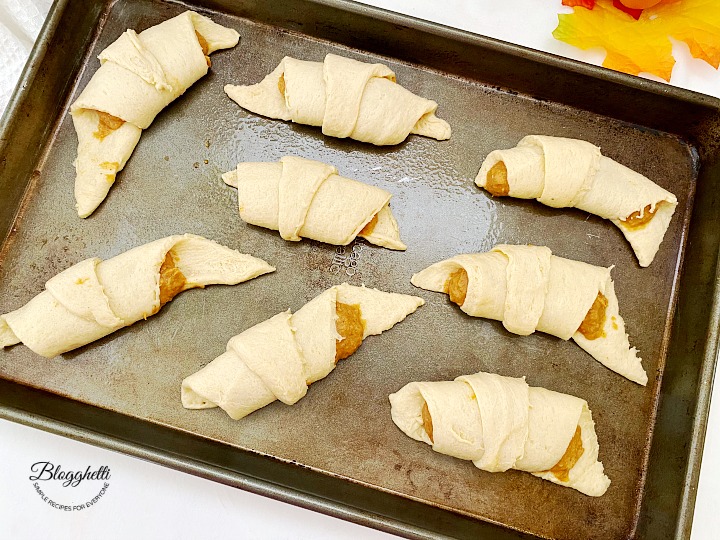 Pumpkin Pie Crescents on baking sheet ready to bake