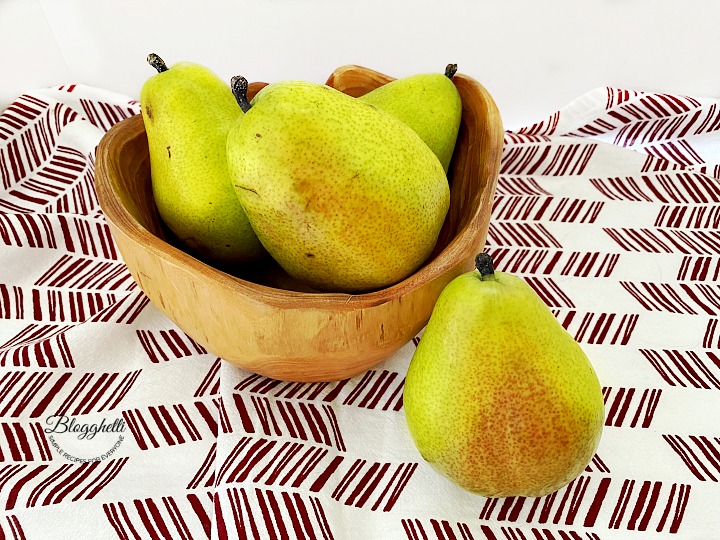 bowl of fresh pears