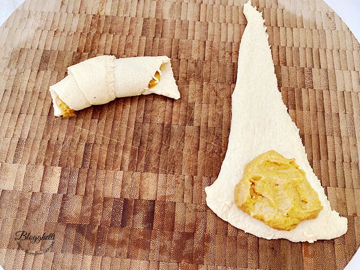 preparing the crescents with pumpkin pie filling