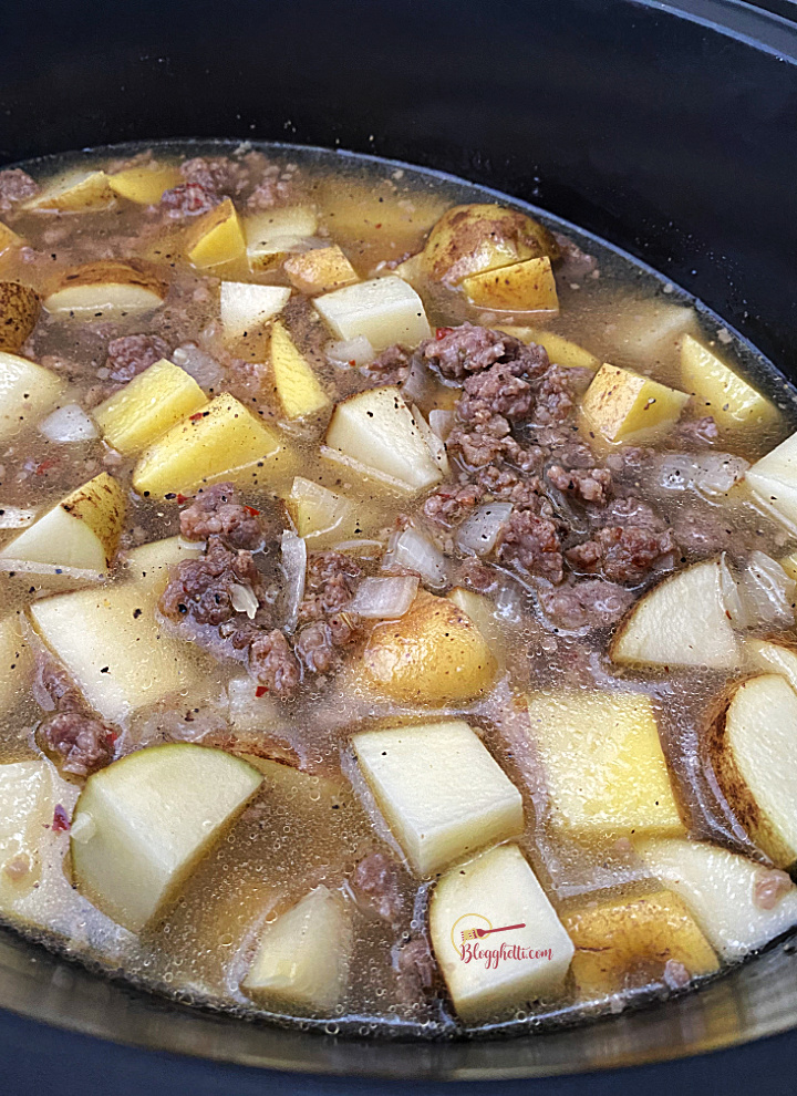 potatoes and sausage in slow cooker with chicken broth