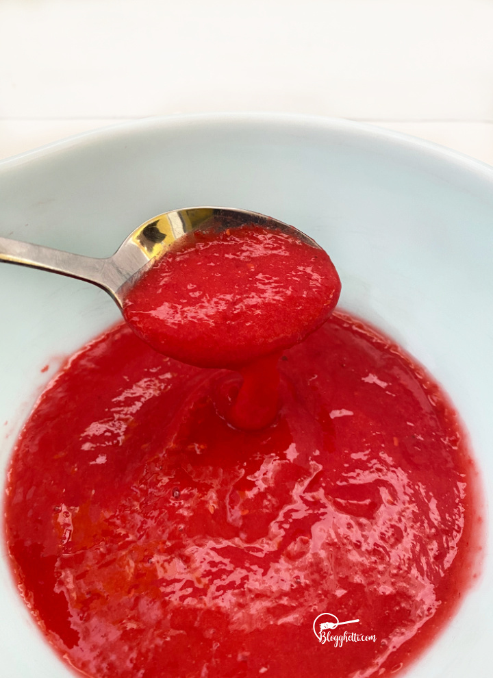raspberry puree in bowl