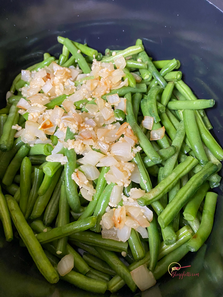 fresh green beans and onions in slow cooker