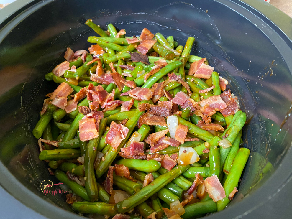 green beans bacon and bbq sauce in slow cooker