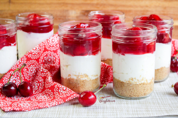 https://blogghetti.com/wp-content/uploads/2021/07/No-Bake-Cherry-Cheesecake-in-a-Jars-on-counter-2.jpg