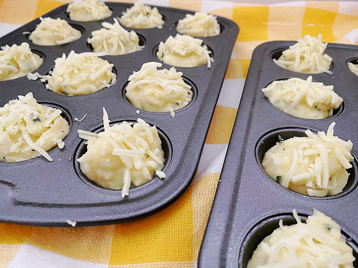 cheese topped mashed potato mini puffs