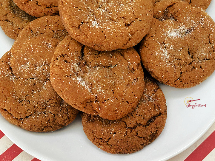 plate of gingerdoodle cookies