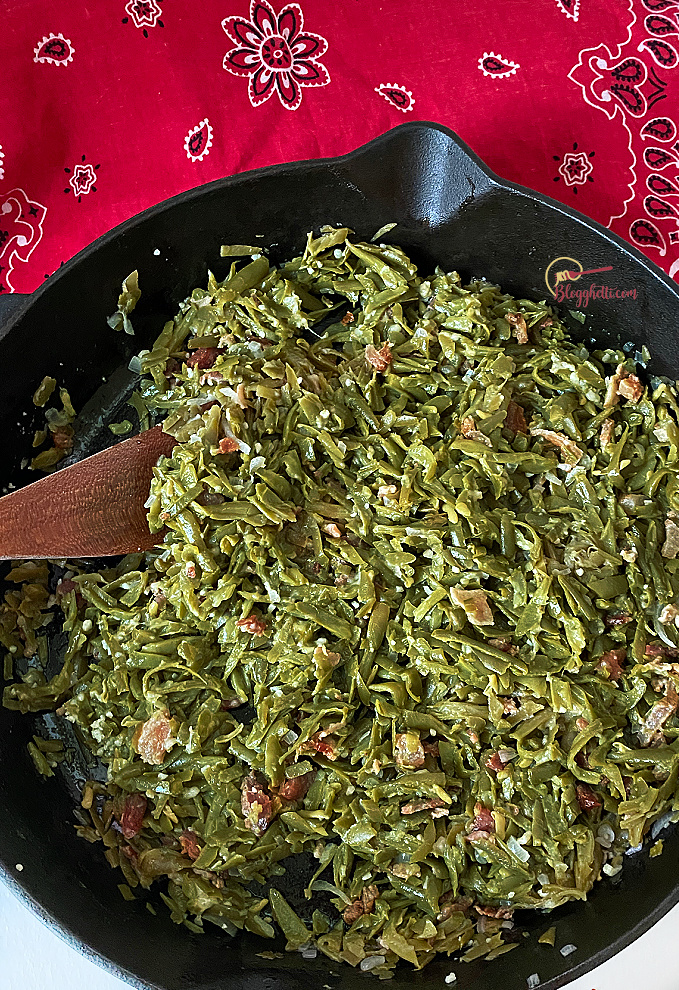 Quick and Easy Green Beans and Bacon Skillet