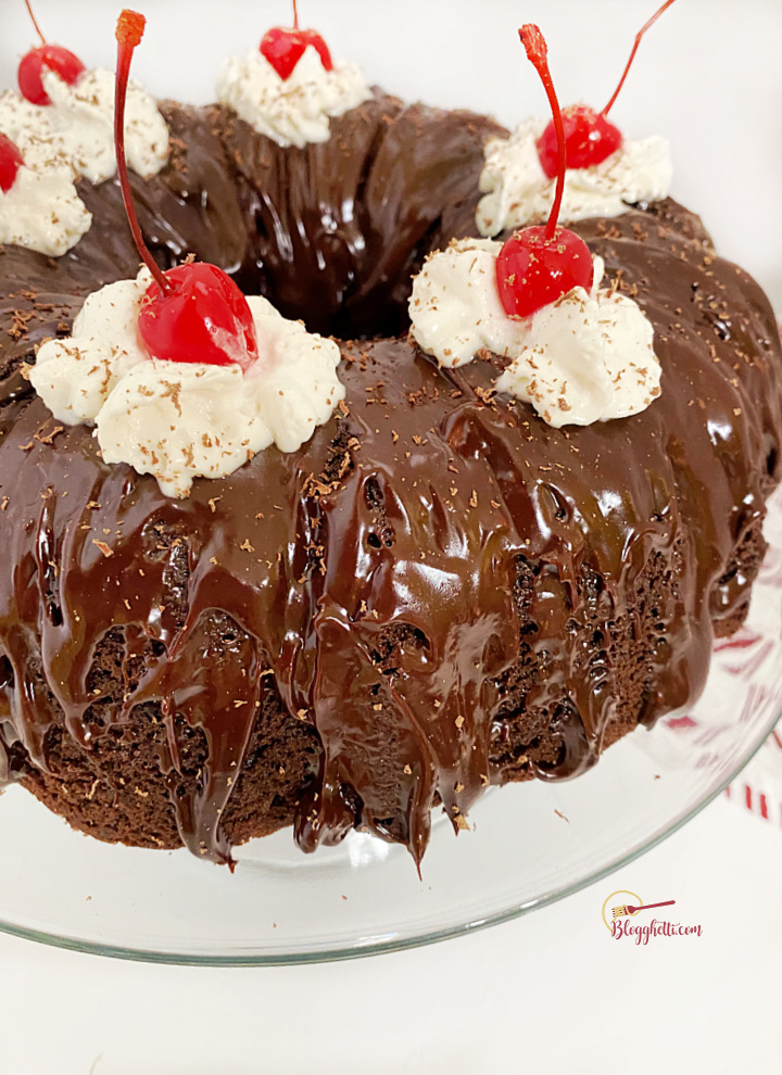 close up of chocolate cake (1)