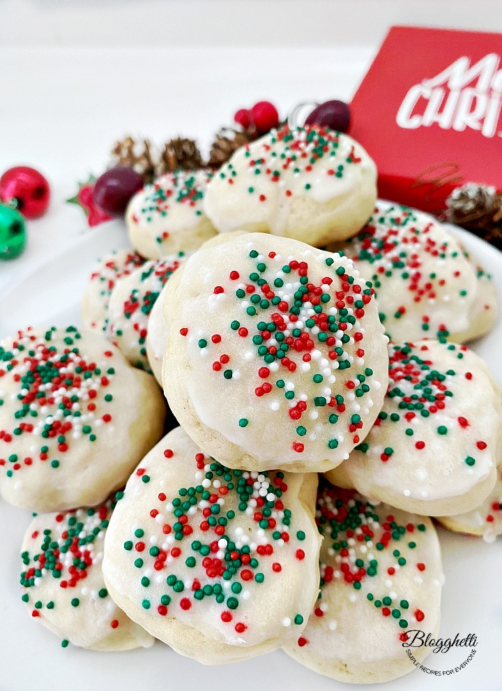 Italian Christmas Cookies are a delicious cake-like cookie with a hint of anise, topped with a sweet glaze and sprinkles. 