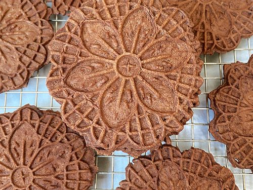 The mini pizzelle maker won! : r/Baking