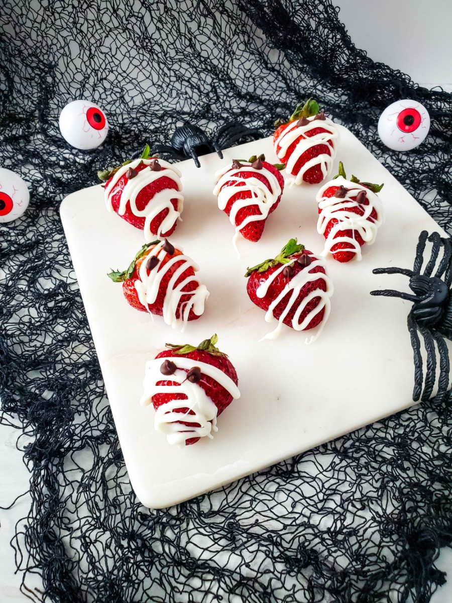 Halloween mummies made with strawberries