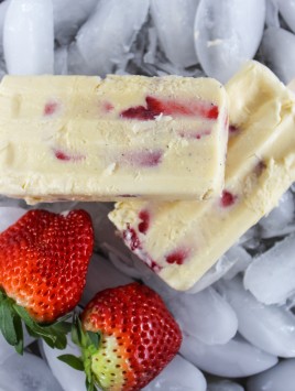 easy 3 ingredient creamy strawberry popsicles on ice