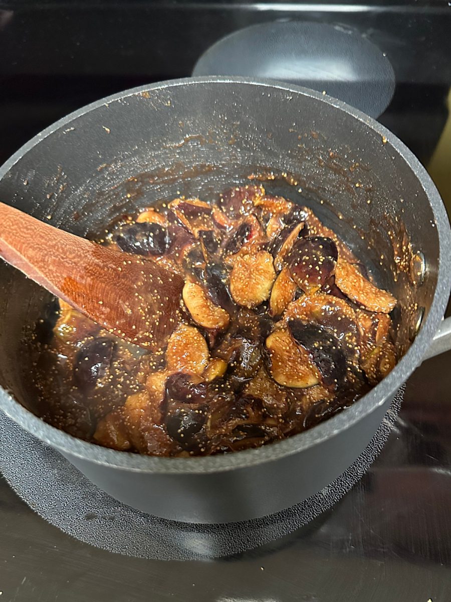 cooking figs down in saucepan