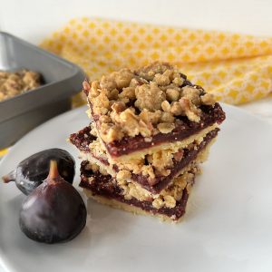 homemade spiced fig bars feature image