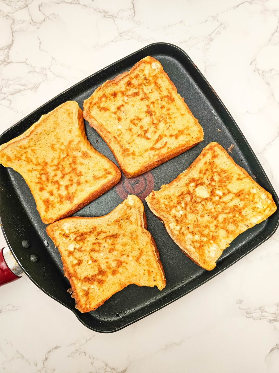 cooking french toast on griddle