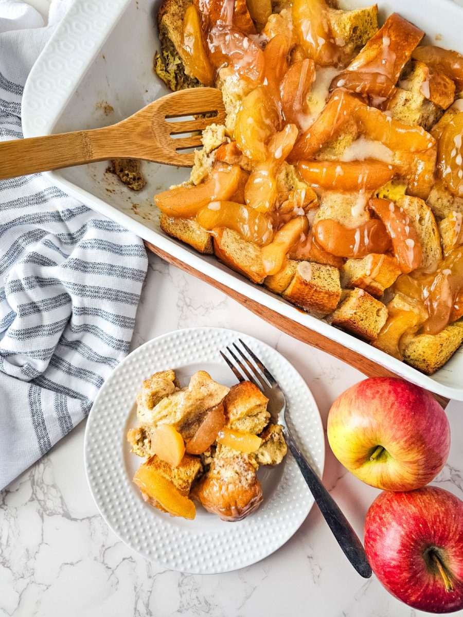 serving of french toast with apples